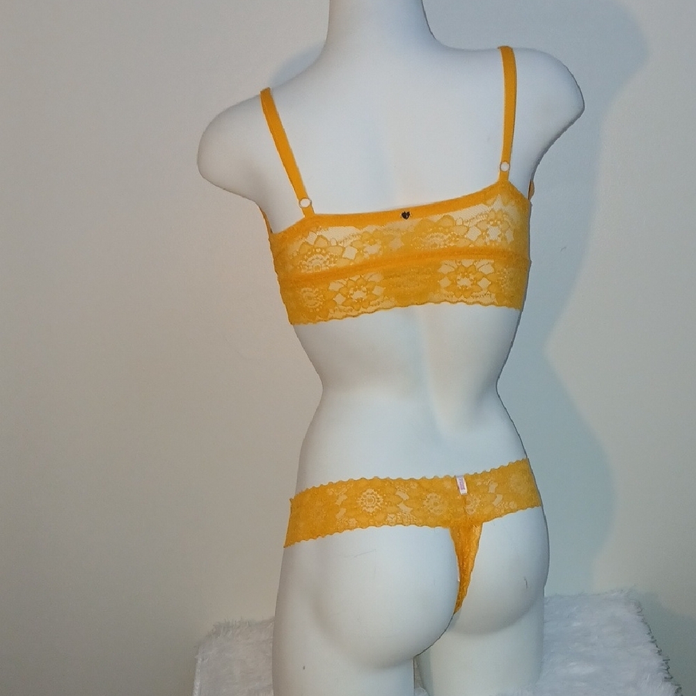 PINK‎ Victoria's Secret Sexy Feminine Bright Lace Bralette and Thong Panty Set - Picture 7 of 16